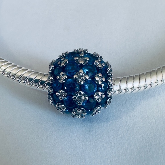 NEW Authentic Pandora Sparking Blue Pave Round Charm / Pandora Bracelet - Picture 3 of 11